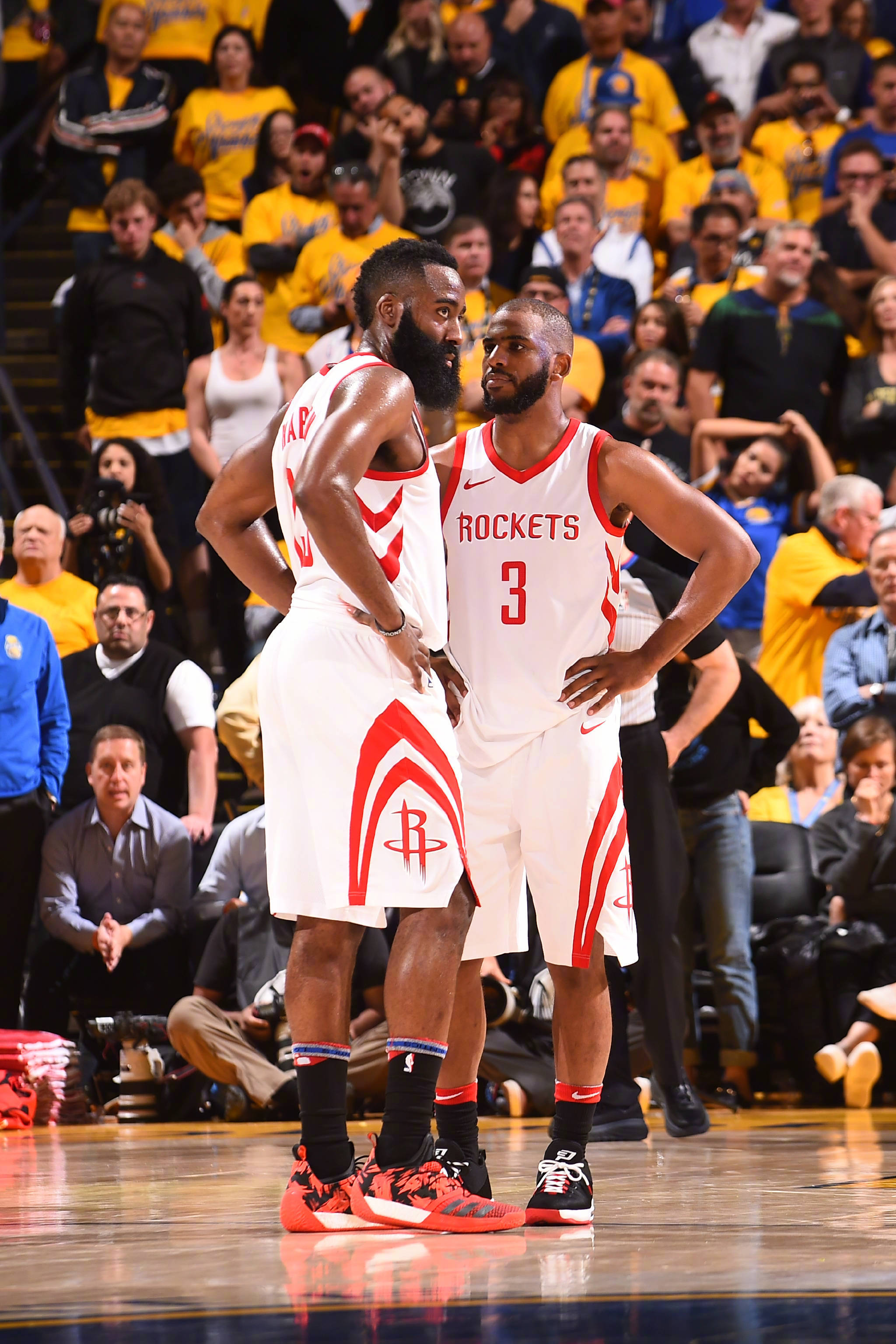 詹姆斯41岁仍登顶小前锋排名，塔图姆愤怒反击，媒体评价引发争议