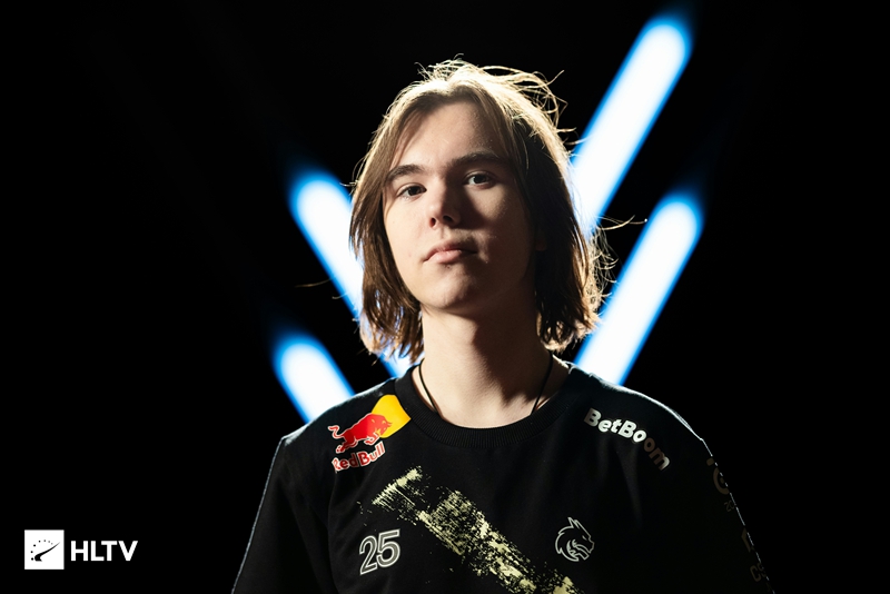 足球比赛中 足球比赛中