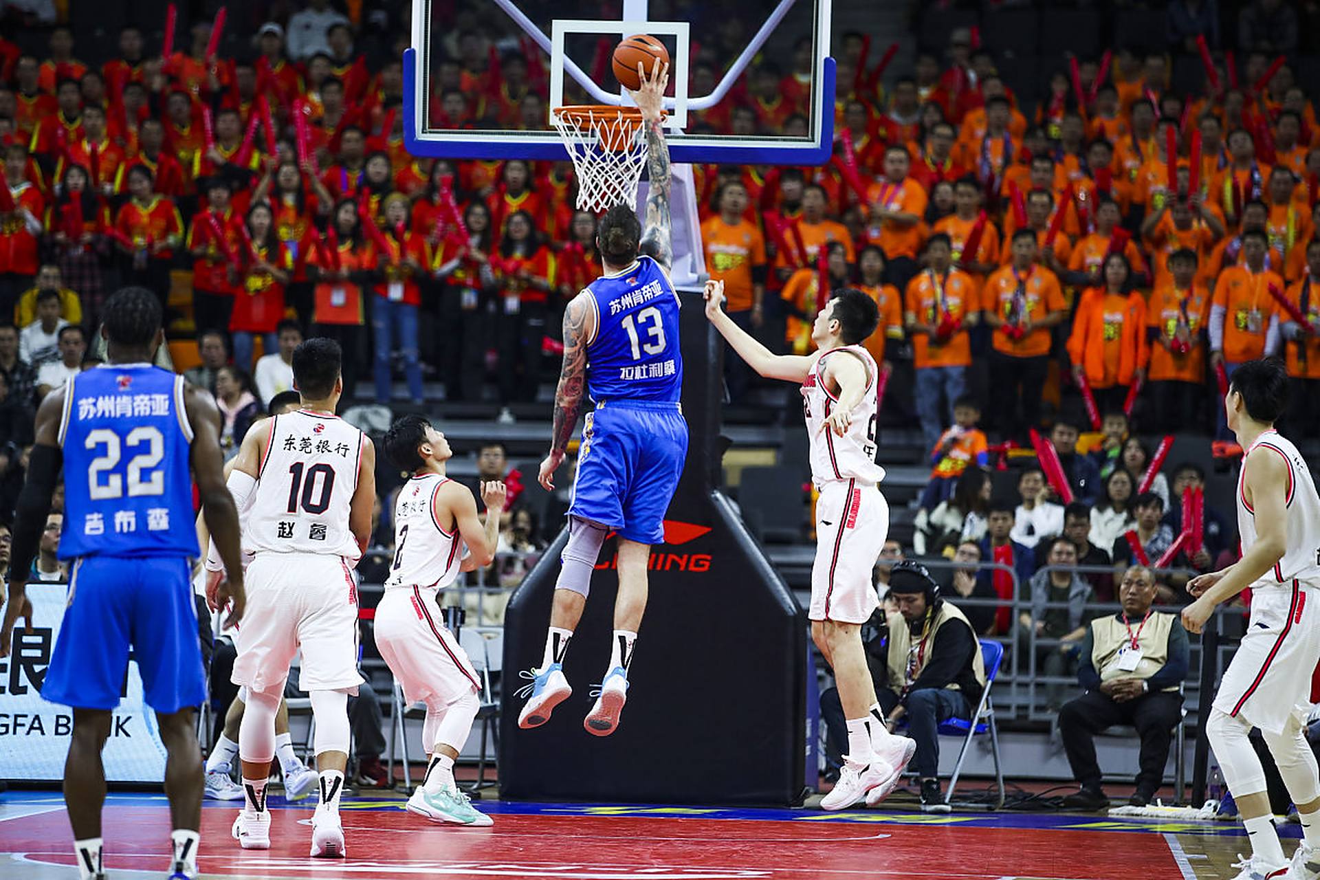 来自两个关 来自两个关