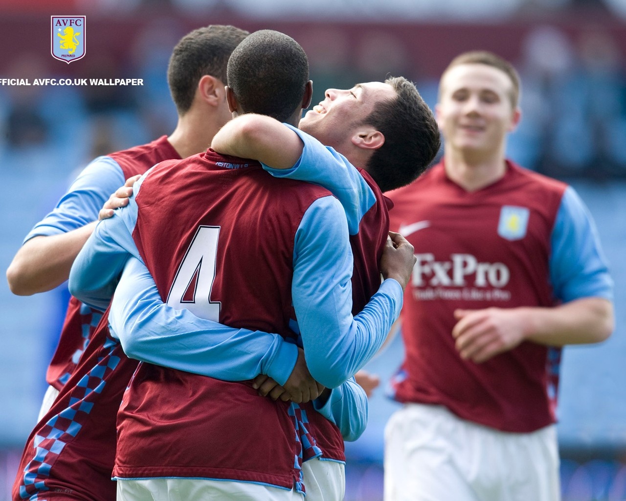 沟通中略显 沟通中略显